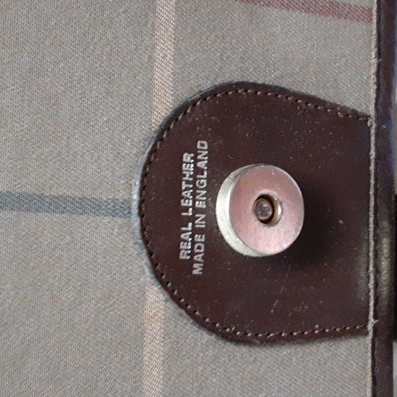 BURBERRYS Vintage Nova check shoulder bag Slight lift of leather on strap pic 7 - Picture 8 of 14